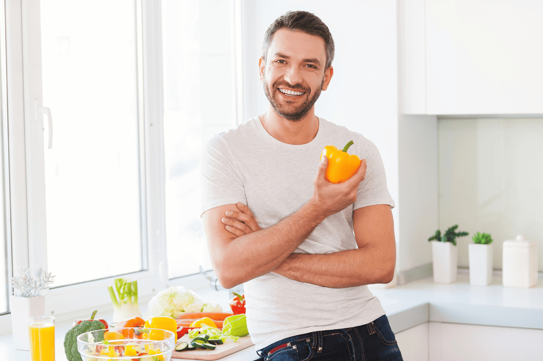 Mann ernährt sich gesund.